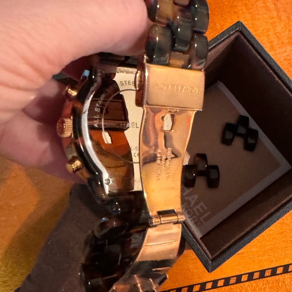 Michael Kors Jet Set Watch - Picture 5 of 5